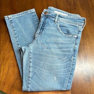 Pilcro by anthropology Light Blue Slim Boyfriend Jeans distressed EUC